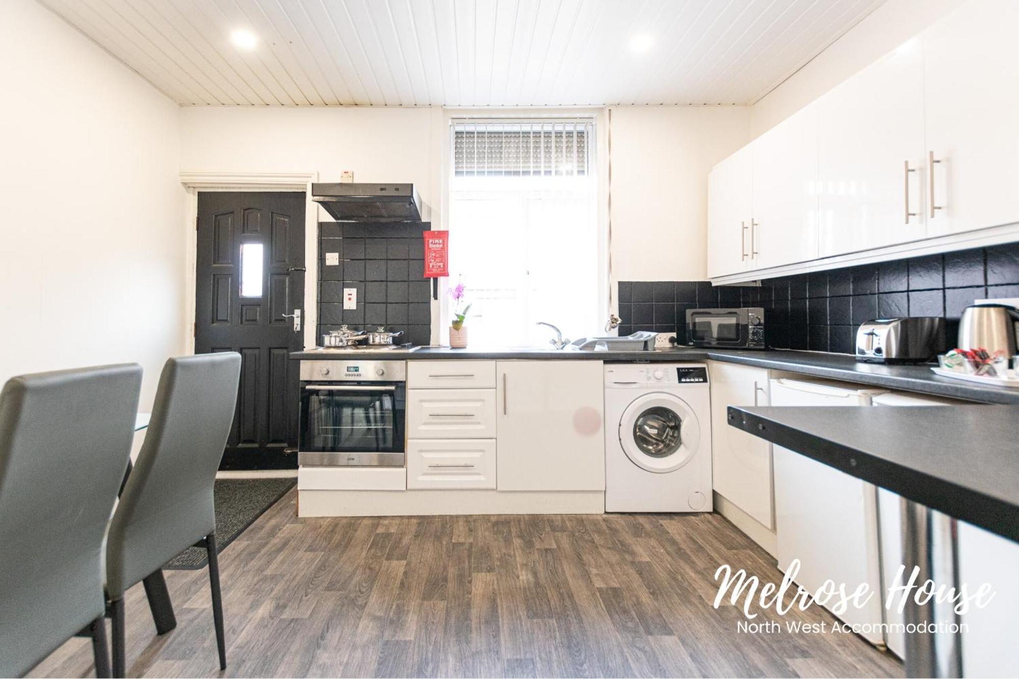 Manchester Work Stays 2Br Home With Parking & Wifi Exterior photo