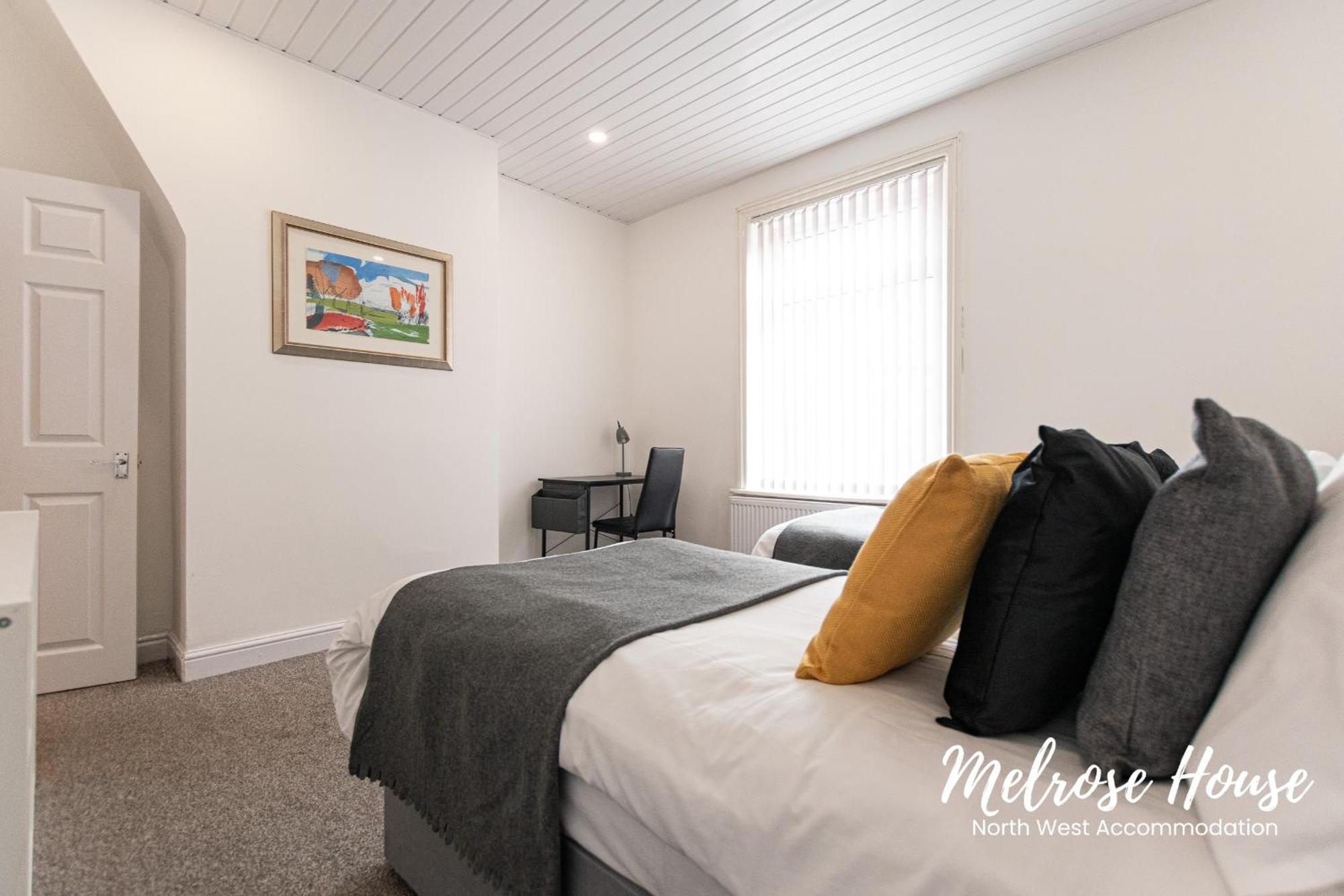 Manchester Work Stays 2Br Home With Parking & Wifi Exterior photo