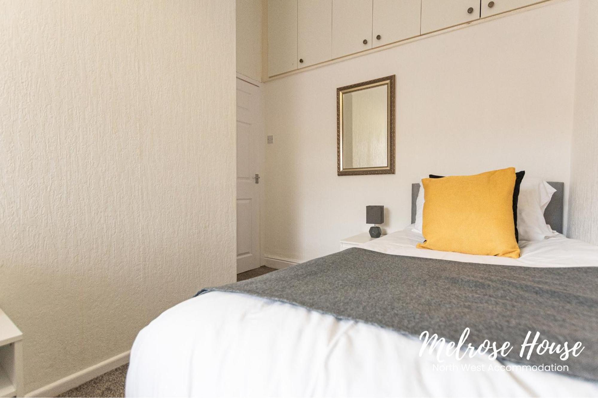 Manchester Work Stays 2Br Home With Parking & Wifi Exterior photo